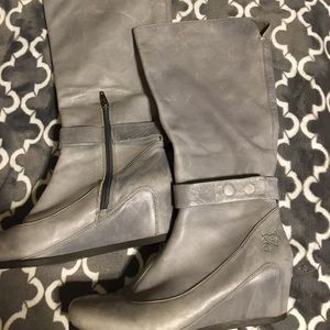 Grey winter boots